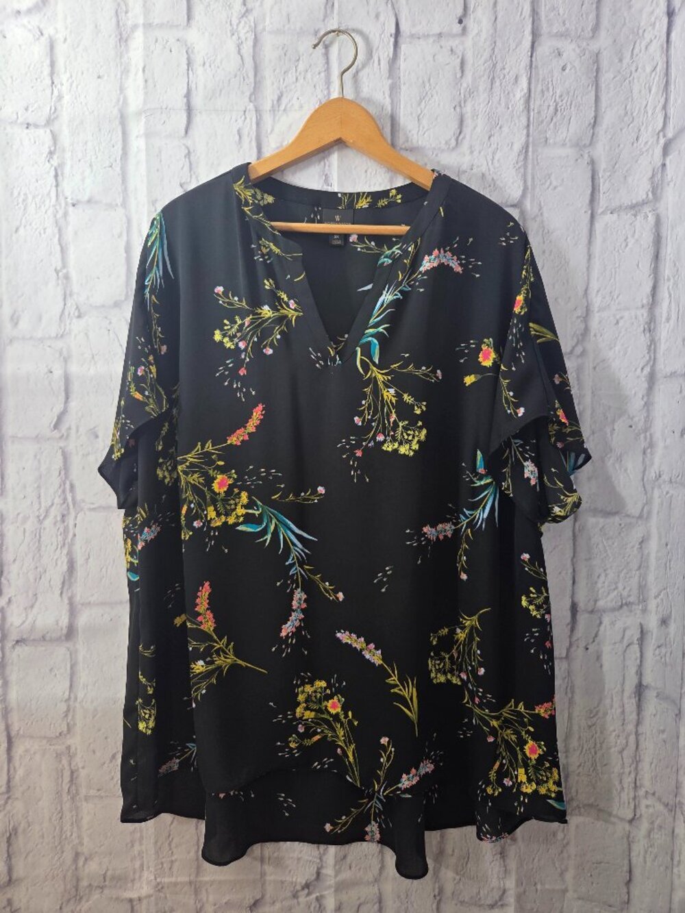 Worthington Woman Plus 2X Black Floral V Neck Flowy Short Sleeve Blouse